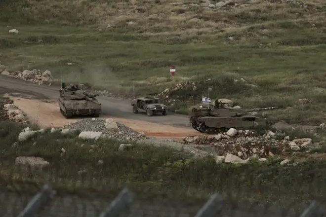 Golan Tepeleri'ndeki İsrail tankları