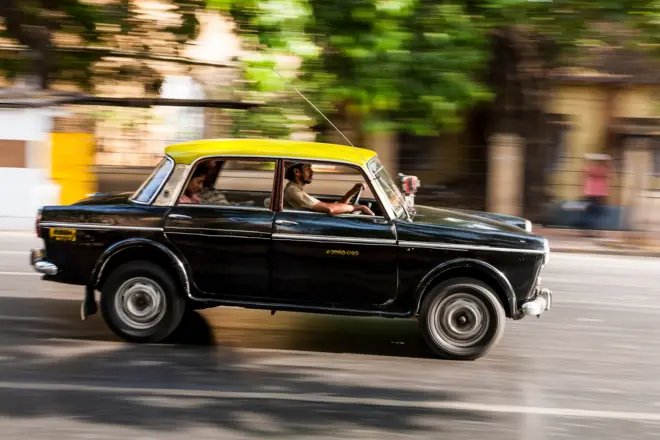 रिक्षा आणि टॅक्सी चालकांना महाराष्ट्रात मराठी अनिवार्य, मराठी येत नसल्यास परवाने रद्द होणार, नेमका निर्णय काय?