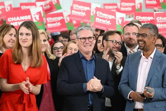 လေဘာပါတီရဲ့ ခေါင်းဆောင်ကတော့ ကီယာ စတားမာ 