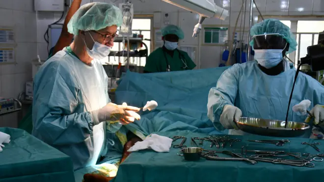 Oggeessoota fayyaa wallaansa qaqasanii yaaluurra turan