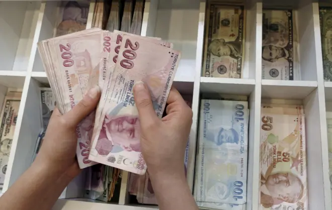 Dolar/TL kuru tekrar 27 seviyesini aştı