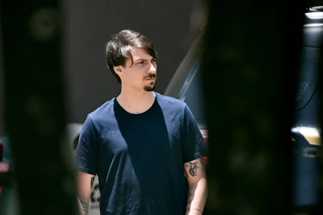 Jair Renan chegando na sede da Polícia Federal em Brasília