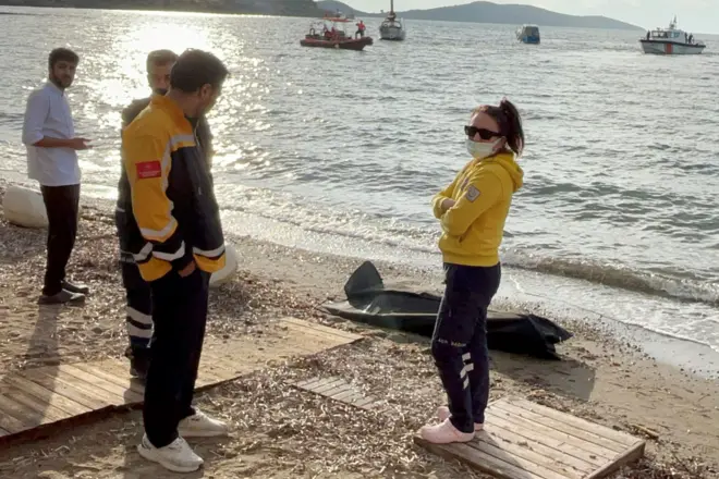 عملیات جستجو و نجات برای یافتن بازماندگان احتمالی در جریان است