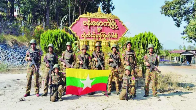 ဗန်းမောက်မြို့ကို စစ်တပ်က ပြန်ထိန်းချုပ်လိုက်တဲ့အကြောင်း ထုတ်ပြန်လာတဲ့ ဓာတ်ပုံ