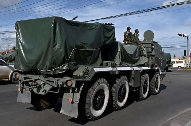 ဖနွမ်ပင်မြို့ထဲ အင်အားပြနေတဲ့ ကမ္ဘောဒီးယားစစ်ကား