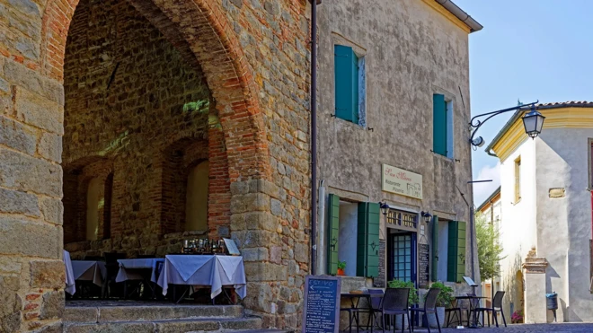 이탈리아의 작은 마을 골목 풍경