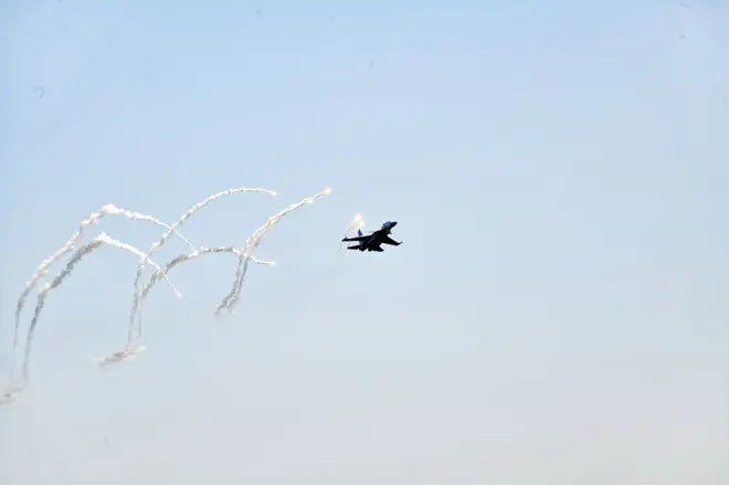 ၂၀၂၅ ဒီဇင်ဘာ ၁၆ ရက် လေတပ်ဖွဲ့စည်းမှု ၇၈ ကြိမ်မြောက်ပွဲမှာ သရုပ်ပြသနေတဲ့ စစ်ကော်မရှင်တပ်လေယာဉ်တွေ