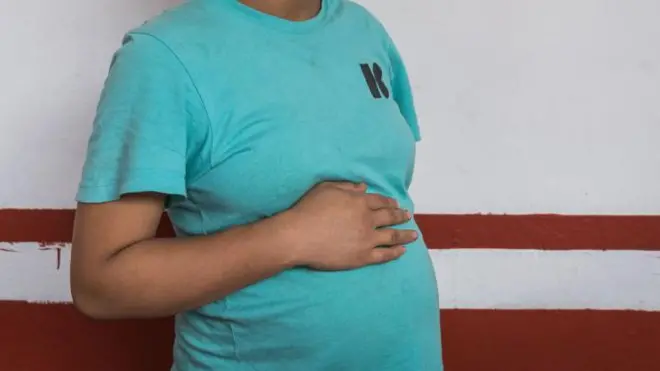 شکم یک زن باردار 