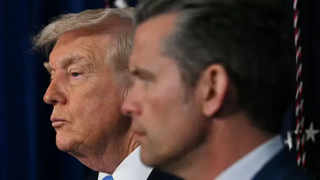 Трамп і Хегсет у профіль