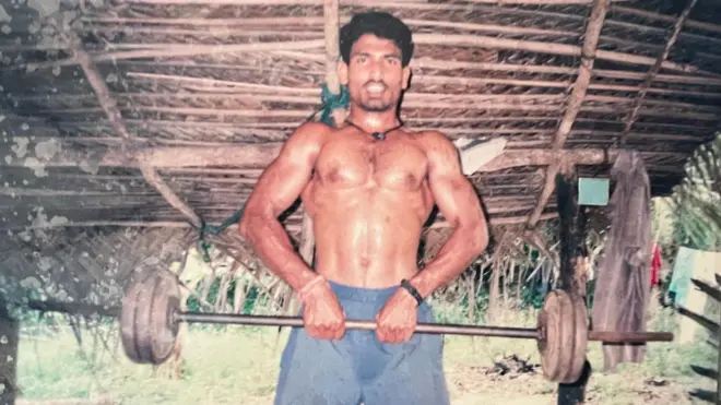 හැඩි දැඩි සිරුරකින් යුත්, ගෝපිනාත් ශරීරික යෝග්‍යතාව පවත්වා ගැනීමට මහත් සේ උනන්දුවක් දැක්වූ වූ බව ද ඔහුගේ දෙමව්පියන් අප වෙත පැවසුවේ, ඔහු ශාරීරික ව්‍යායාමවල නිතර වන අතරතුර ගත් පැරණි ඡායාරූප කිහිපයක් පෙන්වමිනි.