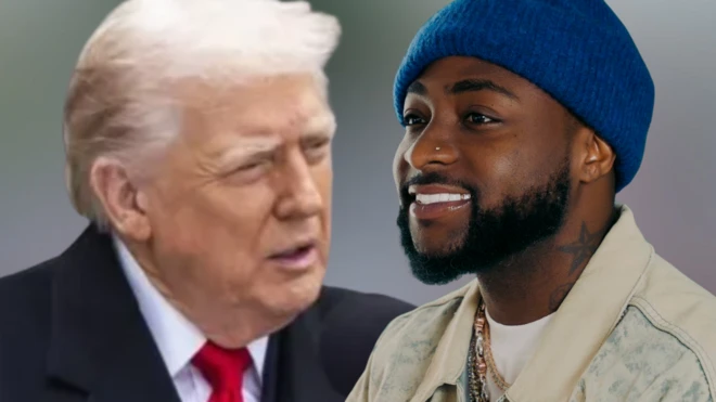 Donald Trump wọ kootu dudu, Davido wọ aṣọ jeans ati fila olomi buluu