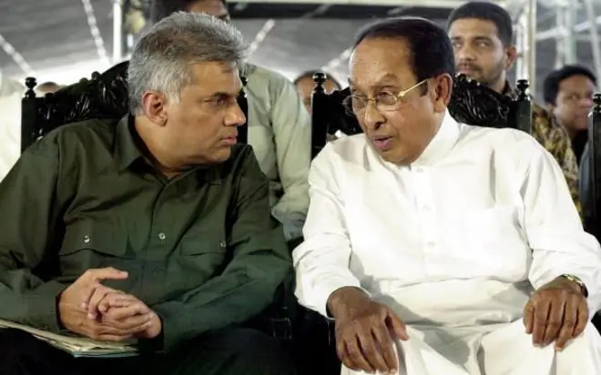 ශ්‍රී ලංකාවේ ආර්ථිකය පමණක් නොව සංස්කෘතිය, දේශපාලනය, සමාජය ඇතුළු සියල්ල උඩුයටිකුරු කළ විවෘත ආර්ථික සංකල්පයේ ගෘහ නිර්මාණ ශිල්පියා ලෙස සැලකෙන්නේ, රොනී ද මෙල් ය.