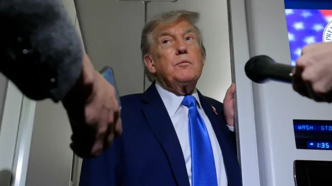 دونالد ترامپ در حال مصاحبه