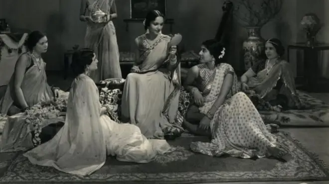 બૉમ્બે ટૉકીઝ, ફિલ્મ, મનોરંજન, એન્ટરટેઇનમેન્ટ, ફિલ્મી દુનિયા, બૉલીવૂડ, બીબીસી ગુજરાતી