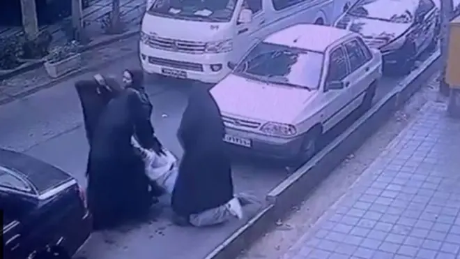 ضرب و شتم دختر نوجوان به خاطر حجاب در تهران