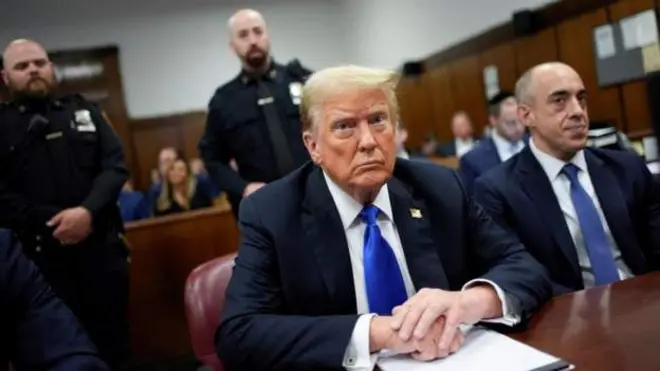 Foto of Donald Trump for court