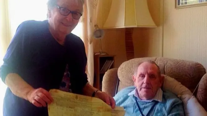 Louie dan Derek Edyvean merayakan ulang tahun pernikahan berlian mereka pada Januari lalu.