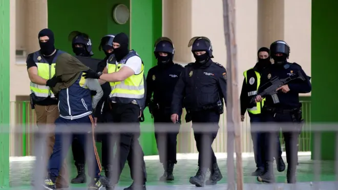 اعتقلت الشرطة 34 شخصاً لارتباطهم بشبكة للاتجار بالبشر في اسبانيا