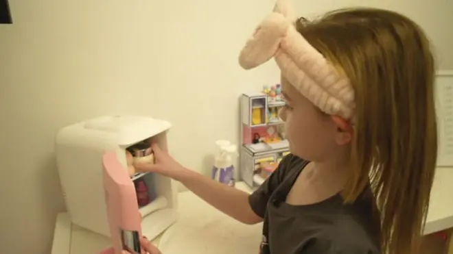 8歳でスキンケアに夢中……角質除去やしわ対策の成分が幼い肌に　皮膚科医は警鐘