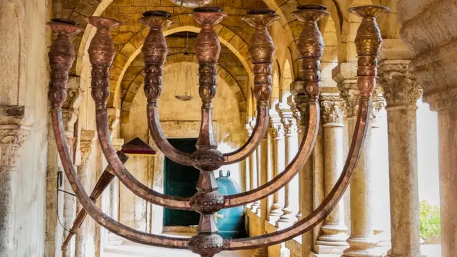 شمعدان أثري من مدينة ورزازات المغربية