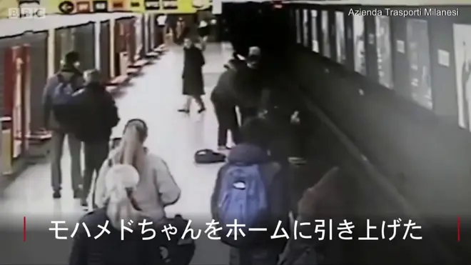 幼児が線路にストン　ミラノの地下鉄駅で