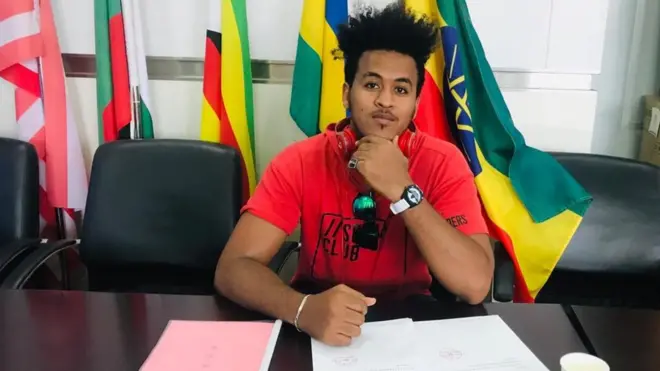 ሄኖክ አምደማሪያም በቻይና ዉሃን ግዛት የምህንድስና ተማሪ ነው