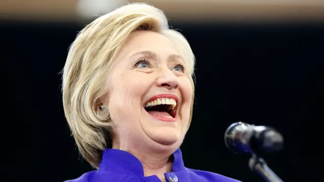 Clinton logró el número de delegados necesarios para asegurar la nominación presidencial, según AP.