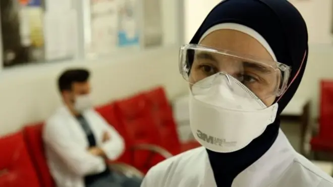 डॉ मलक नूर असलान शुरुआत से ही टेस्ट करने में जुटी हैं.