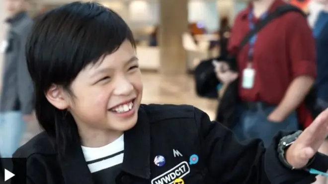 Cet écolier en primaire a en effet décidé à l'âge de six ans d'apprendre le code parce qu'il s'ennuyait à l'école.