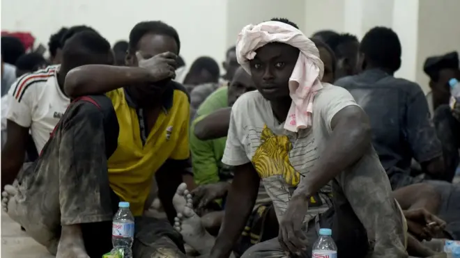 Пока экстренным службам удалось спасти лишь 163 человека