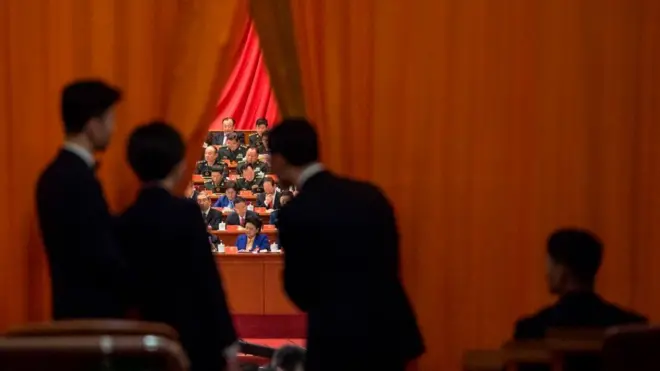 吴国光将中共党代会视作"权力的剧场"，关注剧场如何准备、运作、呈现政治权力的大戏，幕后操控如何推动、刻画、定义演出。