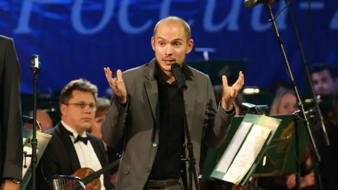 Александр Демахин сказал, что "не держится за работу", а его пост означал, что "система не готова"