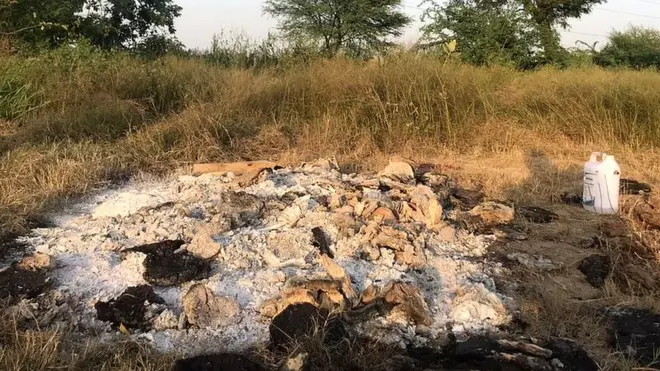 पीड़िता के अंतिम संस्कार के बाद बची राख.