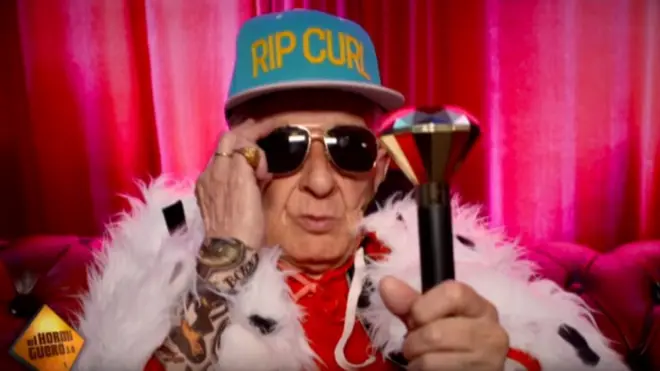"A mí me gusta el taca taca, a ella le gusta el taca taca y yo papito que te ataca", dice el estribillo del video.