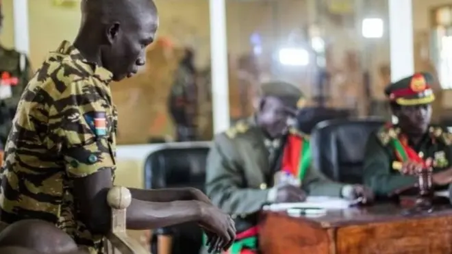 جندي من جنوب السودان في جلسة المحكمة