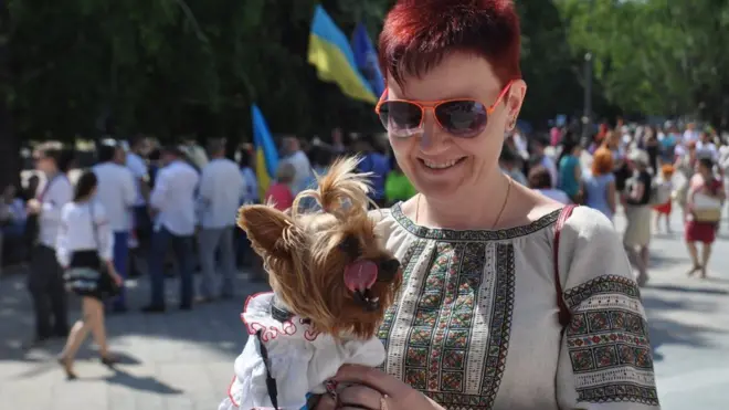 Черкасці, які прийшли на марш вишиванок в травні 2015 року