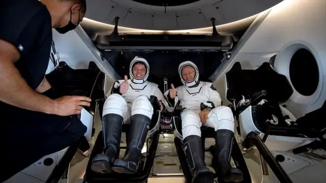 नासा का स्पेसएक्स ड्रैगन कैप्सूल