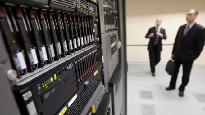 Перед принятием закона руководители четырех крупнейших мобильных операторов оценили дополнительные расходы более чем в 2 трлн рублей