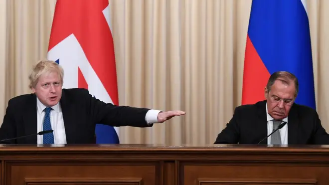 Министры иностранных дел Британии и России Борис Джонсон и Сергей Лавров обменялись резкостями (фото - из архива, сделано в декабре 2017 г)