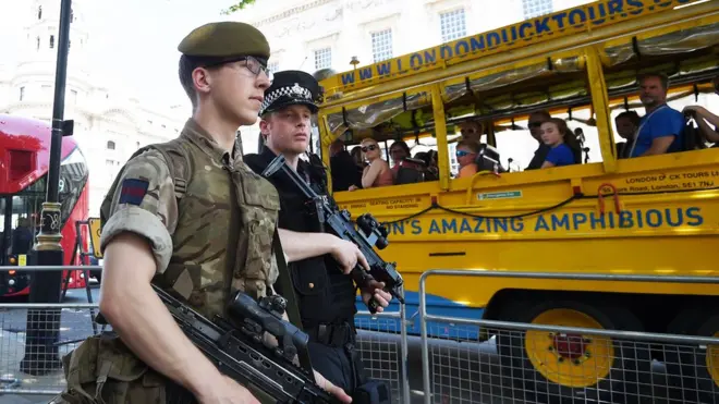 تعززت الإجراءات الأمنية بريطانيا في نحو 1300 موقع لضمان سلامة الجميع