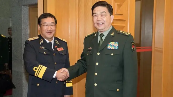 Chuẩn đô đốc Phạm Hoài Nam (bên trái) hội kiến Bộ trưởng Quốc phòng Trung Quốc Thường Vạn Toàn ngày 15/3 tại Bắc Kinh
