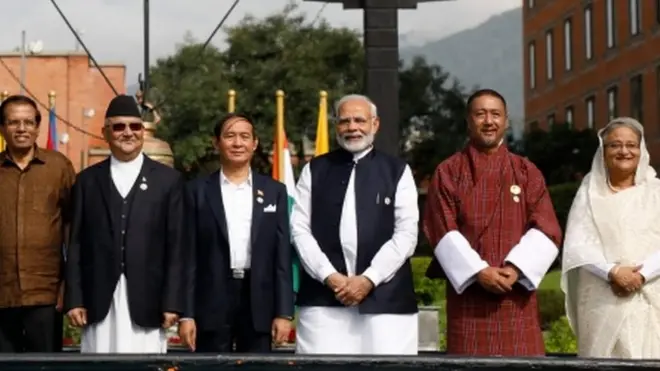 नरेंद्र मोदी पड़ोसी देश के राष्ट्राध्यक्षों के साथ