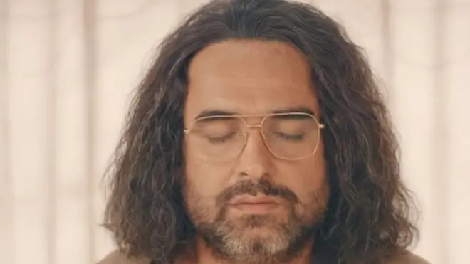 पंकज त्रिपाठी 'गुरुजी' के किरदार में