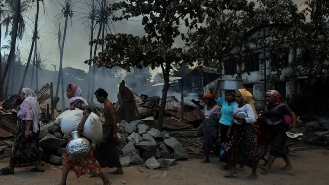 Warga di negara bagian Rakhine, Myanmar, mengungsi sejak akhir Agustus setelah pecah krisis kemanusiaan. PBB menggambarkan apa yang menimpa terhadap warga Rohingya di Rakhine sebagai 'pembersihan etnis'.