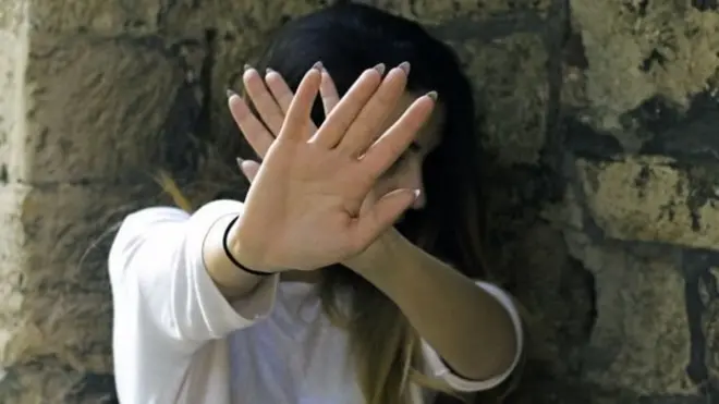 مبصرین کا خیال ہے کہ انڈیا میں خواتین کے خلاف تشدد کے واقعات عام ہیں اور سخت قوانین کے باوجود ان میں کمی نظر نہیں آ رہی ہے