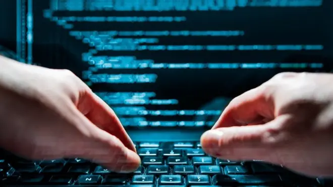 هناك شكوك في أن تكون الحكومة الصينية متورطة في أنشطة قرصنة إليكترونية، وهو ما نفته بكين أكثر من مرة