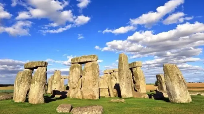 Los científicos analizaron con una nueva técnica restos cremados enterrados en Stonehenge.