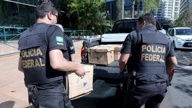 Policiais federais retiram documentos da Funcef durante Operação Greenfield, no Distrito Federal,como sacar o dinheiro do jogo fortune tiger5/9/2018