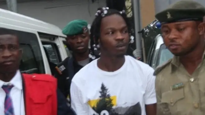 Naira Marley lọwọ awọn agbofinro