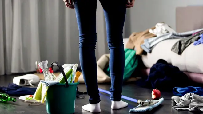 Уборка в комнате